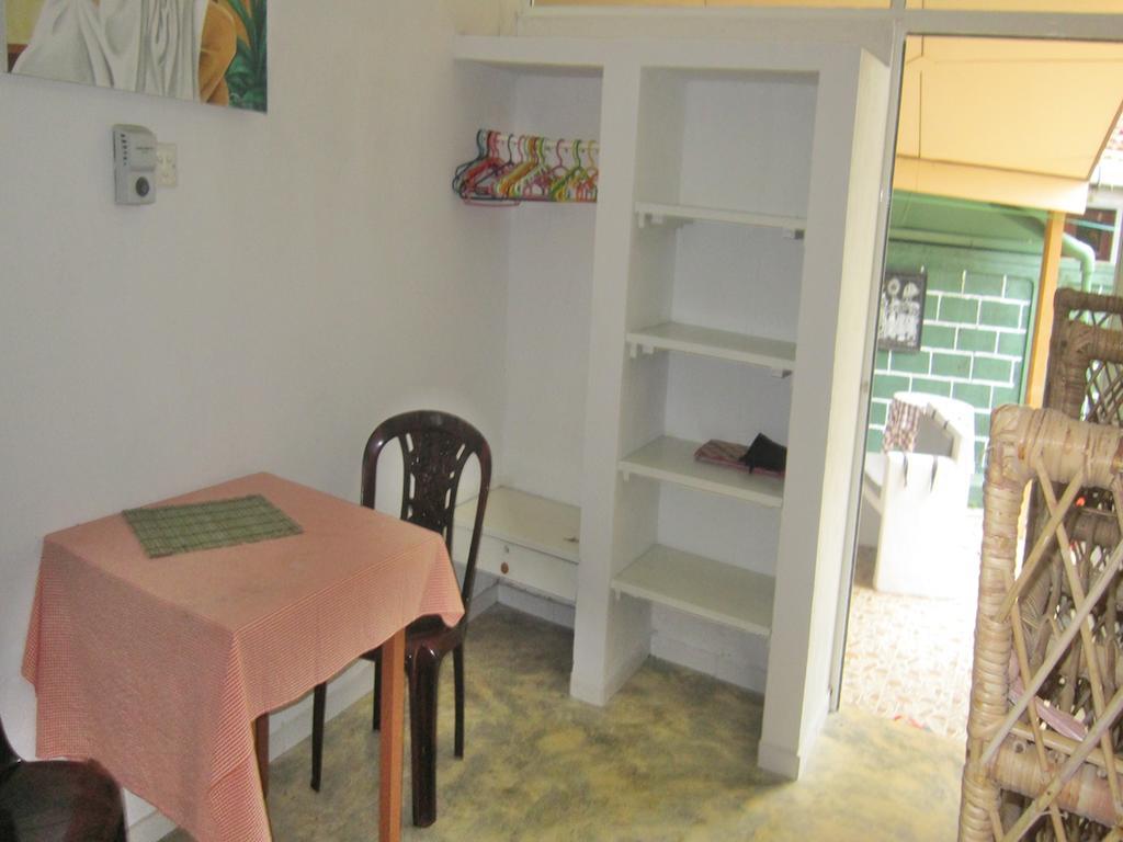 Hilda Guest House Hikkaduwa Zimmer foto
